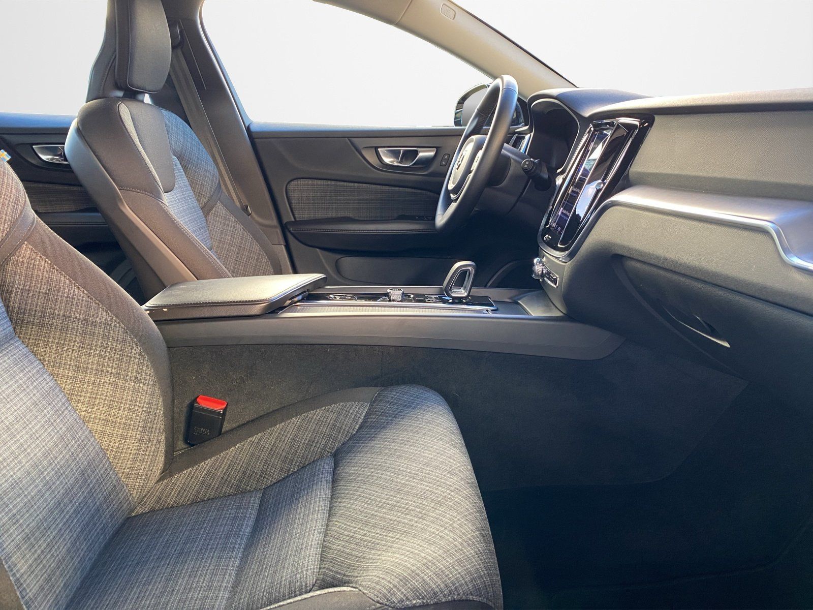 Volvo V60 Kombi B4 (Diesel) Core LED+Navi+SHZ+Winterp. foto 12