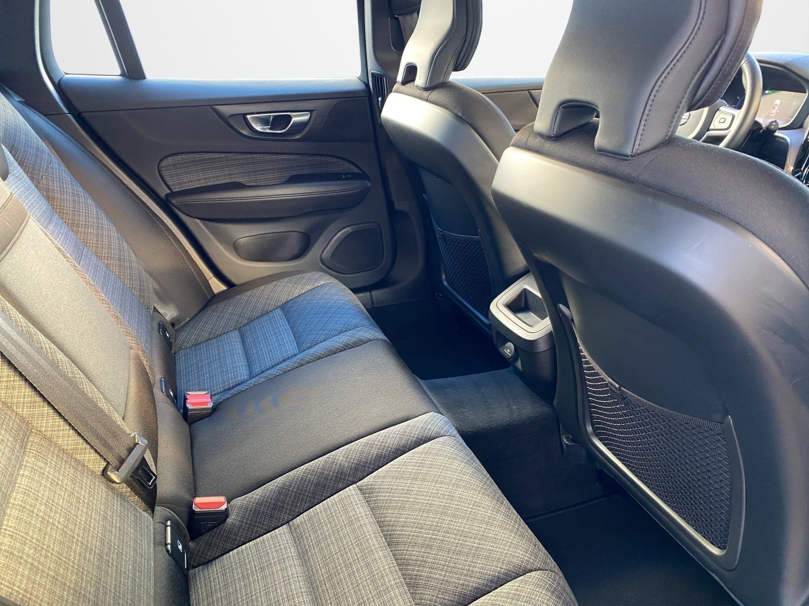 Volvo V60 Kombi B4 (Diesel) Core LED+Navi+SHZ+Winterp. foto 13