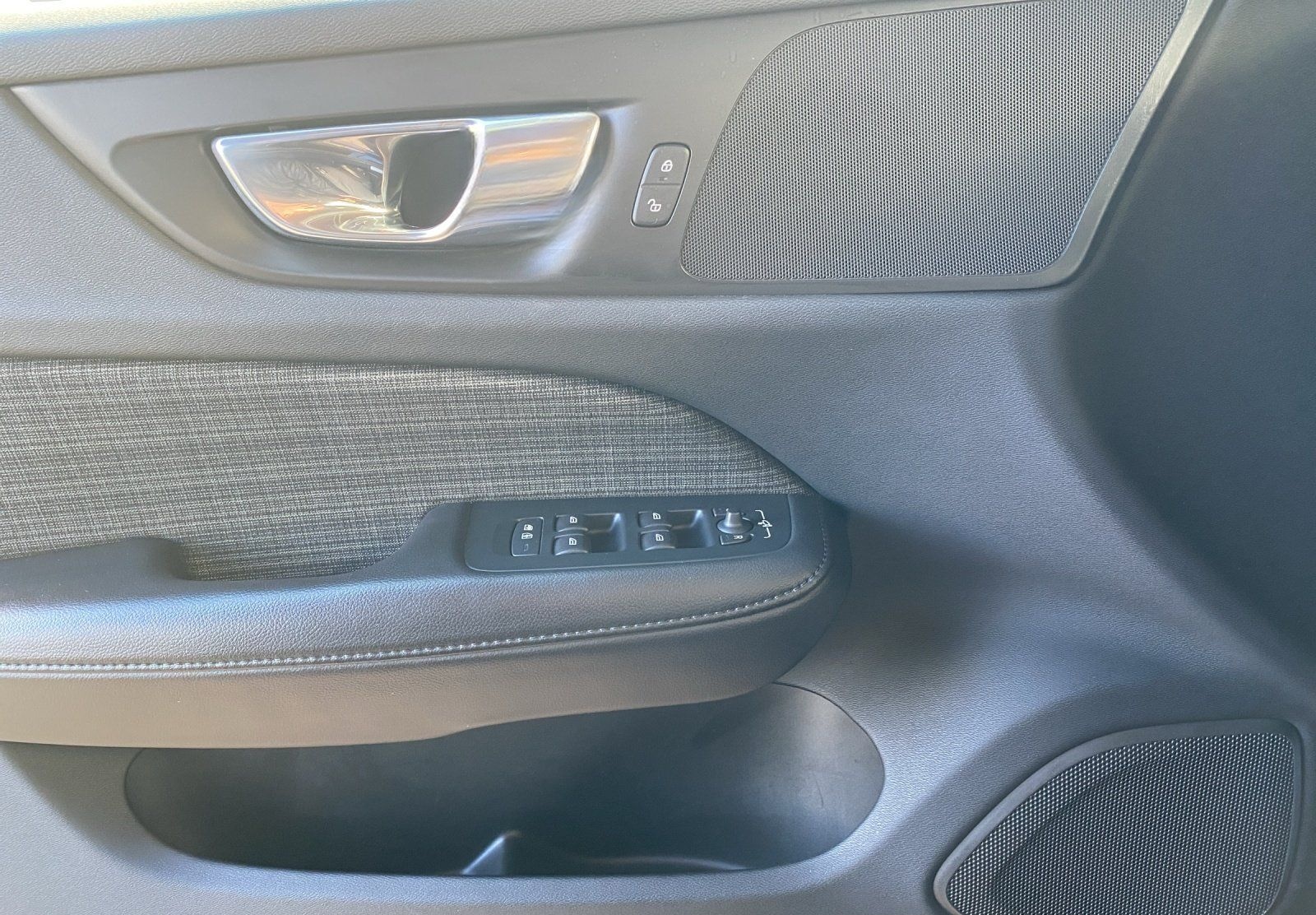 Volvo V60 Kombi B4 (Diesel) Core LED+Navi+SHZ+Winterp. foto 17