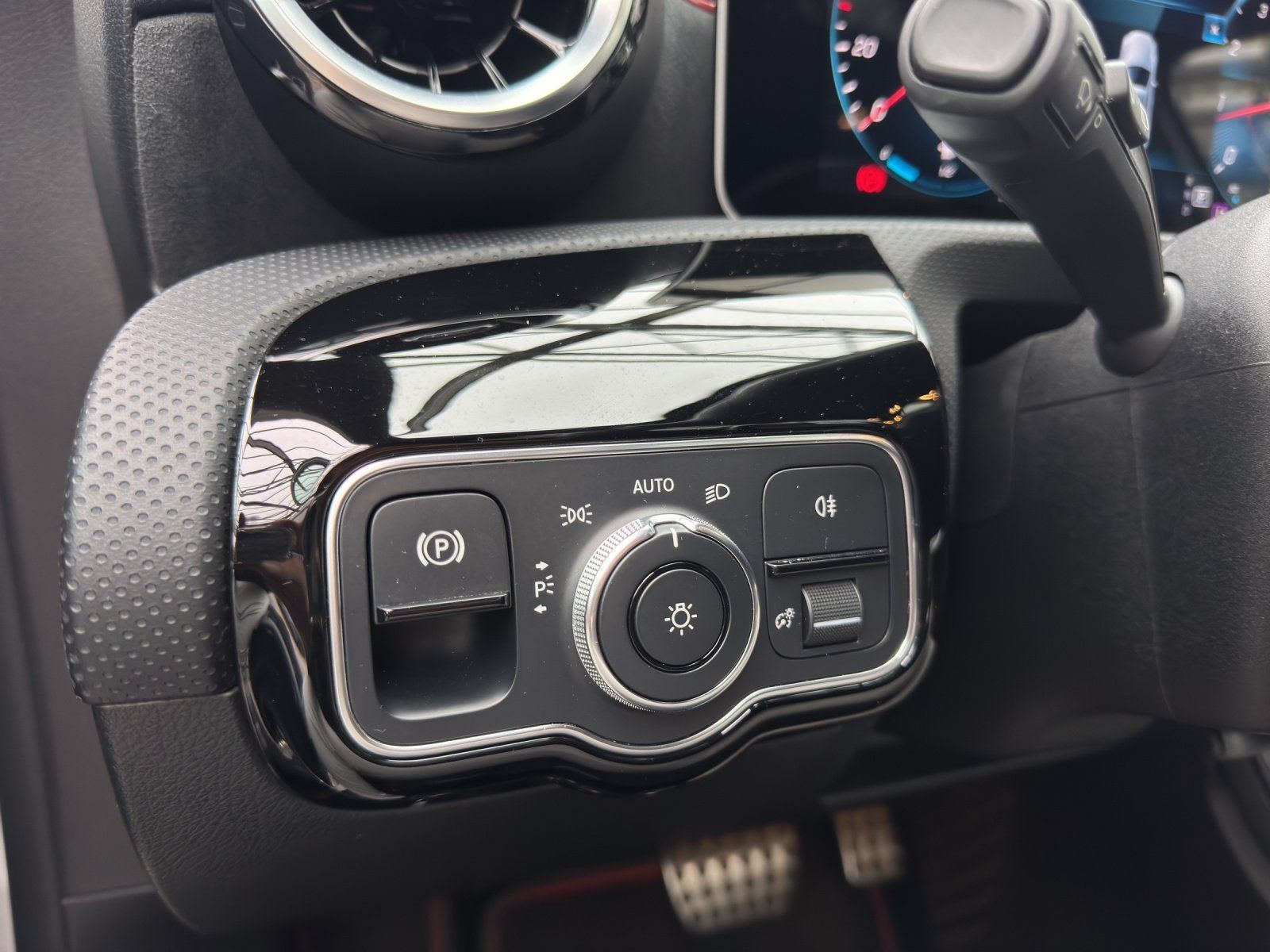 Mercedes-Benz A 220 AMG Line KeyLess+LED+Navi+Pano+SD+SHZ+LM foto 20