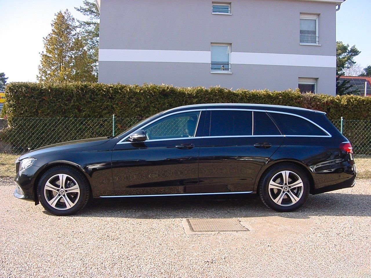 Mercedes-Benz E 200 T AVANTG AUT,LED,NAVI,KAM,SHZ,PARK-ASS,eHK foto 2