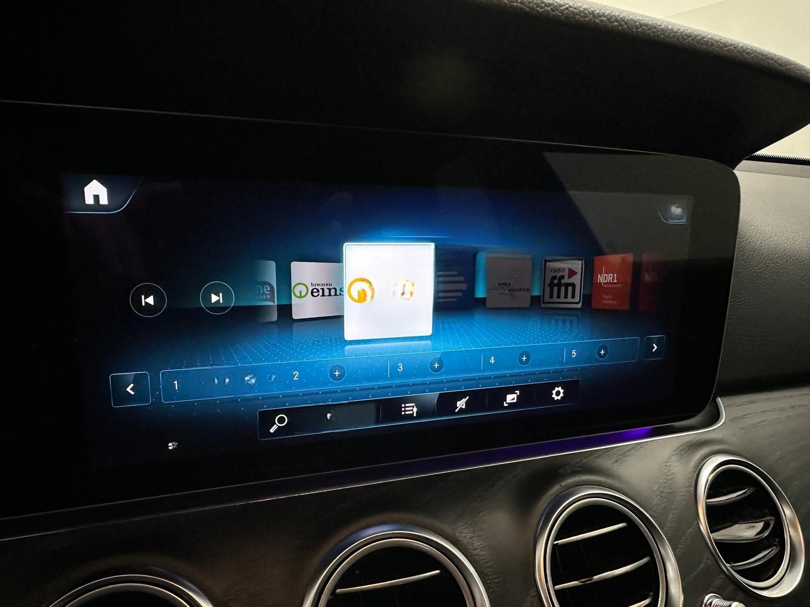 Mercedes-Benz E 220 d T Avantg+Night Distronic+ 360° Burmester foto 17