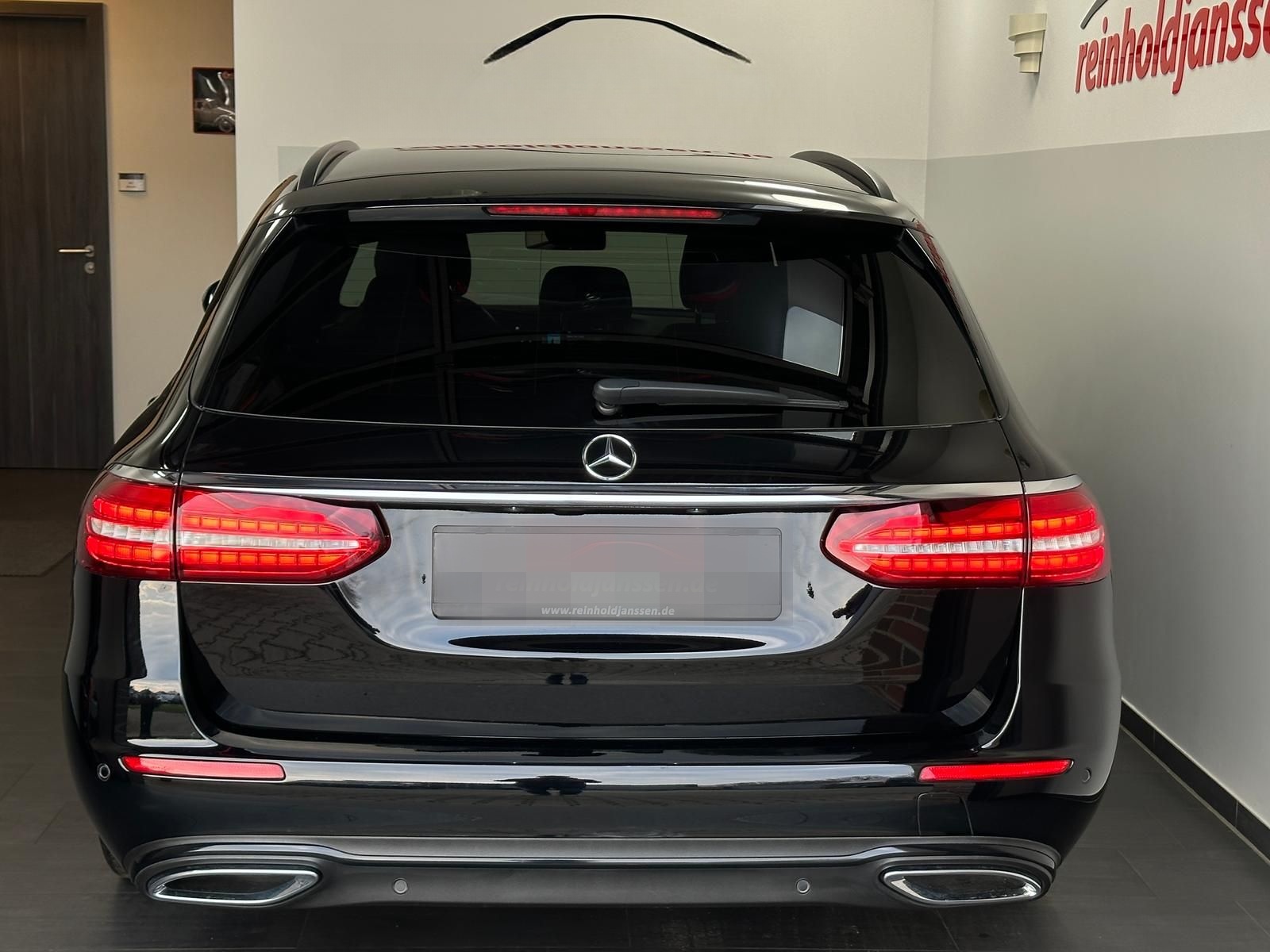 Mercedes-Benz E 220 d T Avantg+Night Distronic+ 360° Burmester foto 3