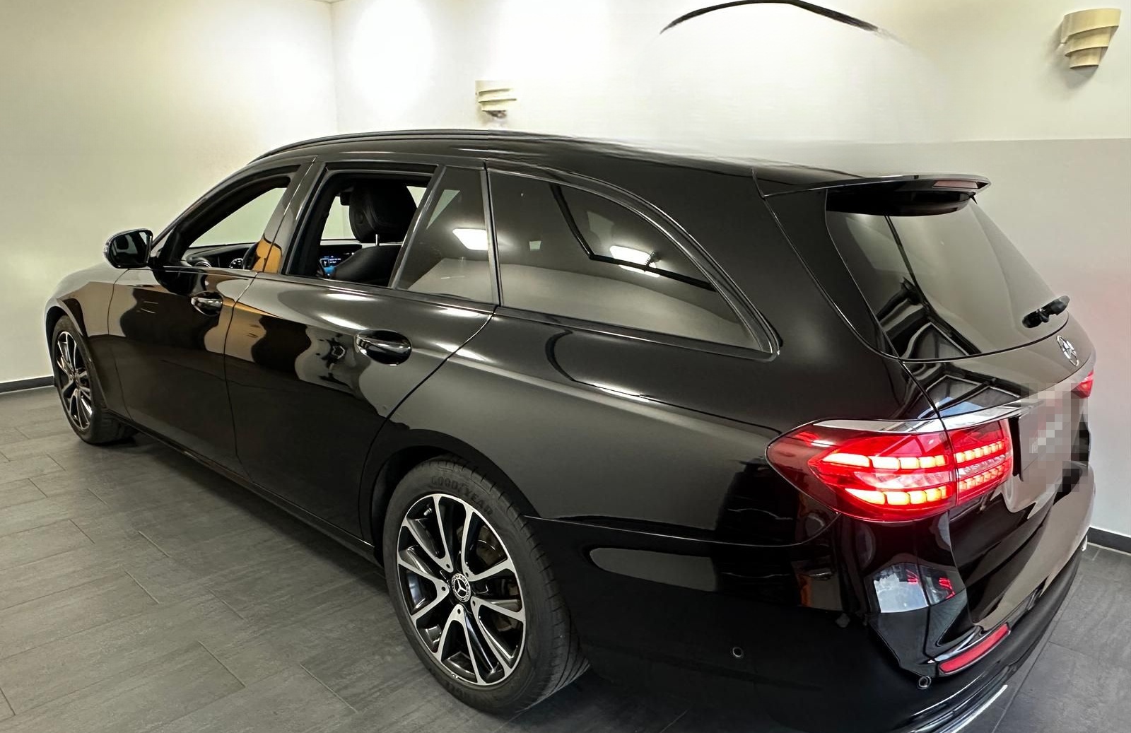 Mercedes-Benz E 220 d T Avantg+Night Distronic+ 360° Burmester foto 5