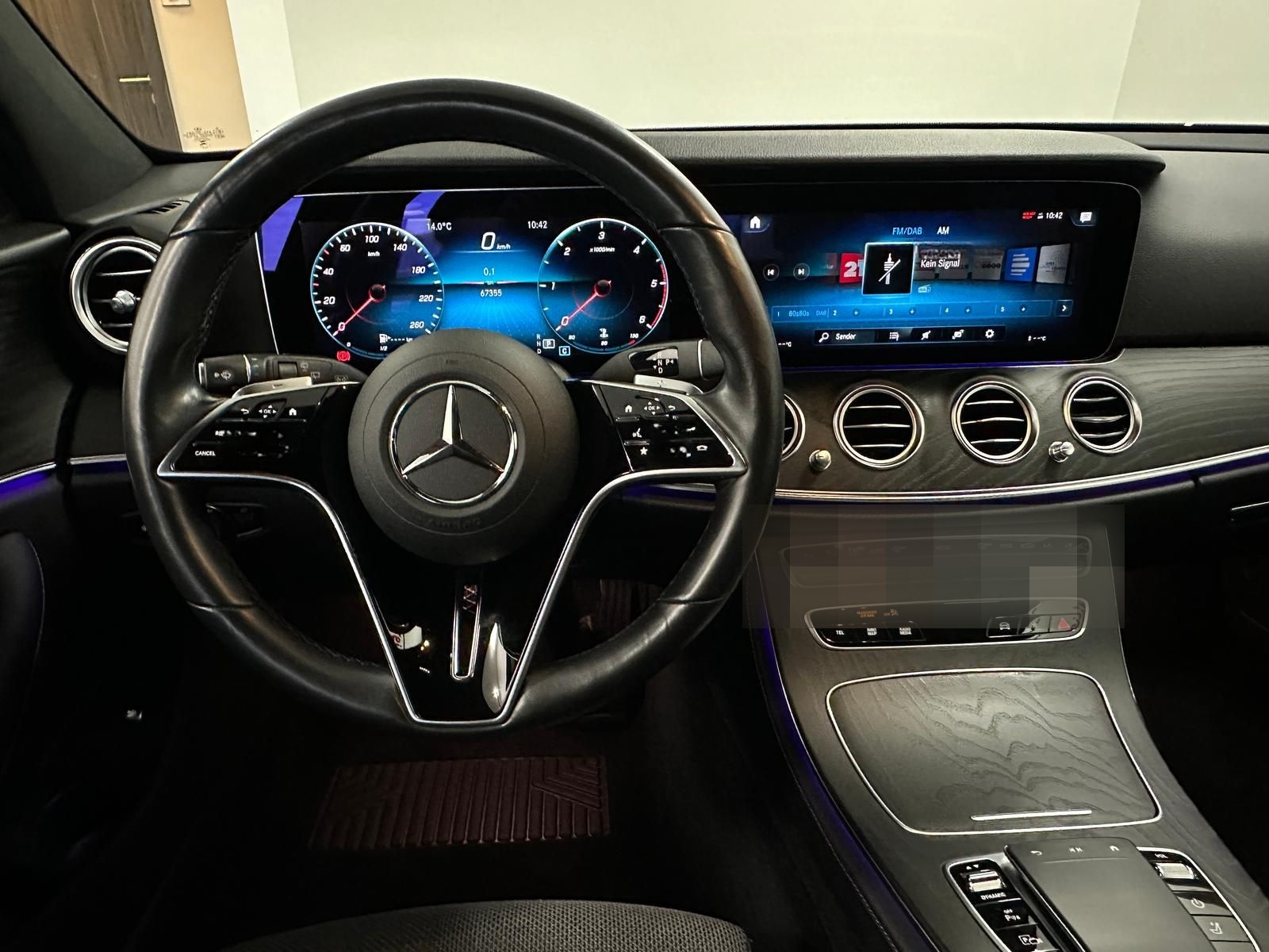Mercedes-Benz E 220 d T Avantg+Night Distronic+ 360° Burmester foto 8