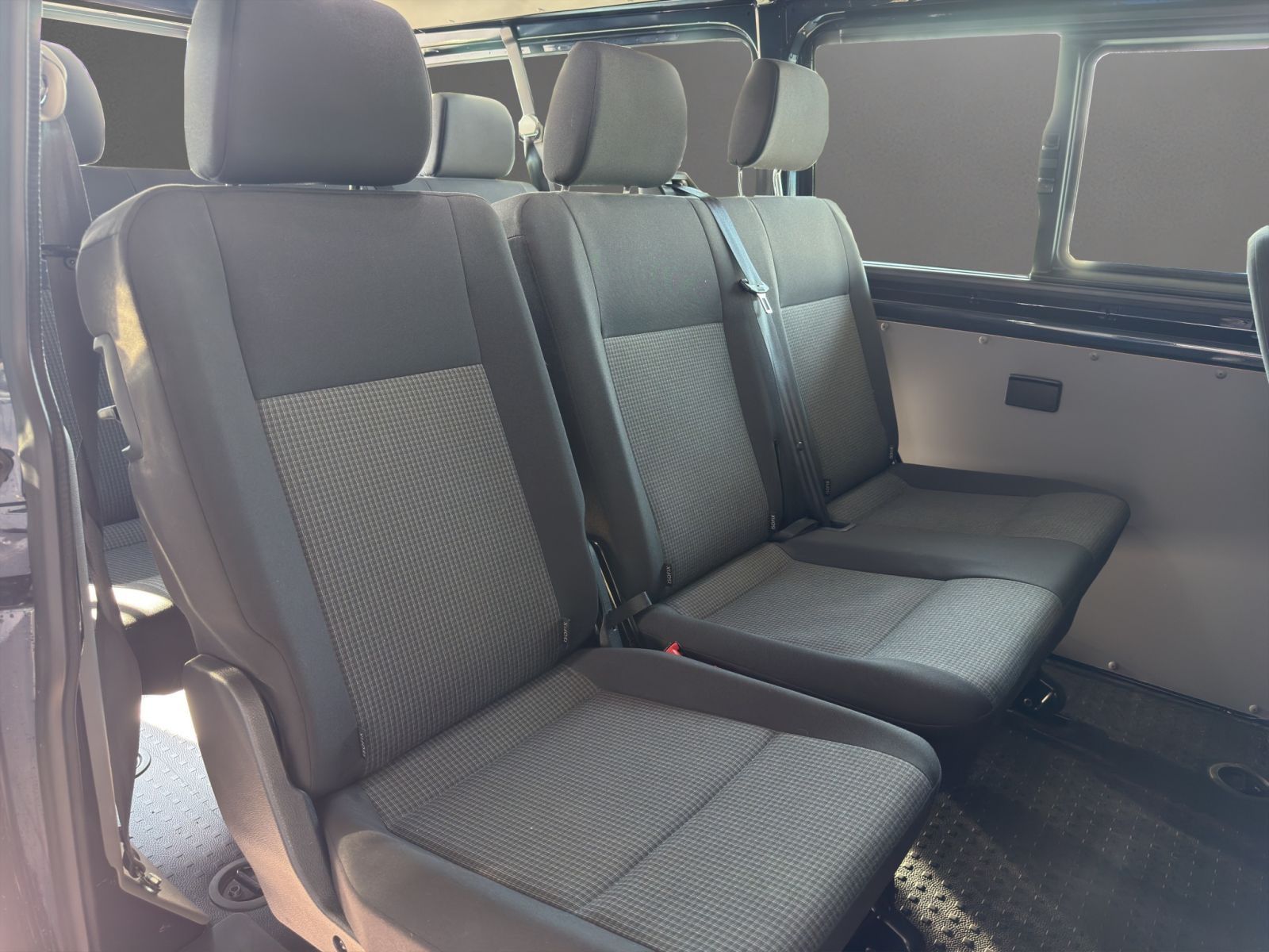 Volkswagen T6.1 Kombi LR NAVI+KLIMA+TEMPOMAT+AHK+PARKP. foto 11
