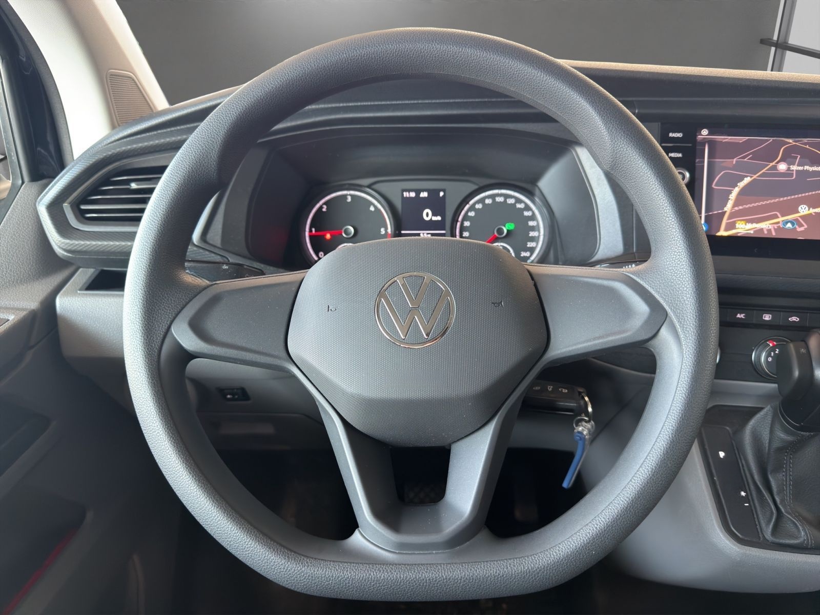 Volkswagen T6.1 Kombi LR NAVI+KLIMA+TEMPOMAT+AHK+PARKP. foto 14