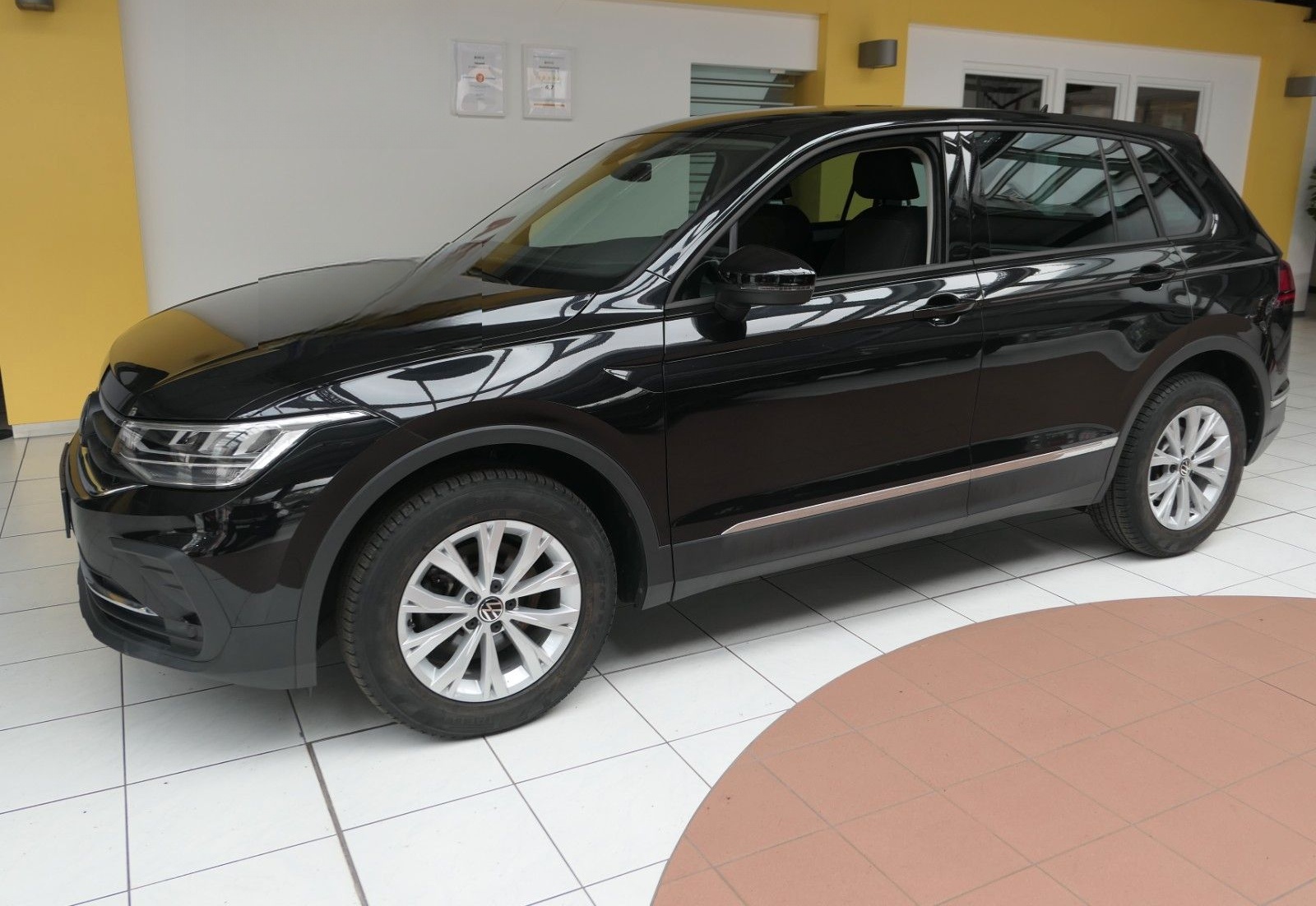 Volkswagen Tiguan 2.0 TDI DSG*NAVI*LM*LED*unfallfrei foto 2