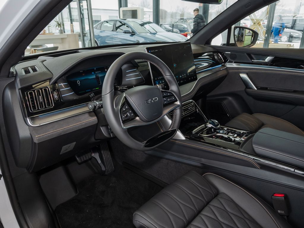 BYD Tang Flagship 108,8kWh/4WD/360°/SHZ/PANO/STHZ foto 3