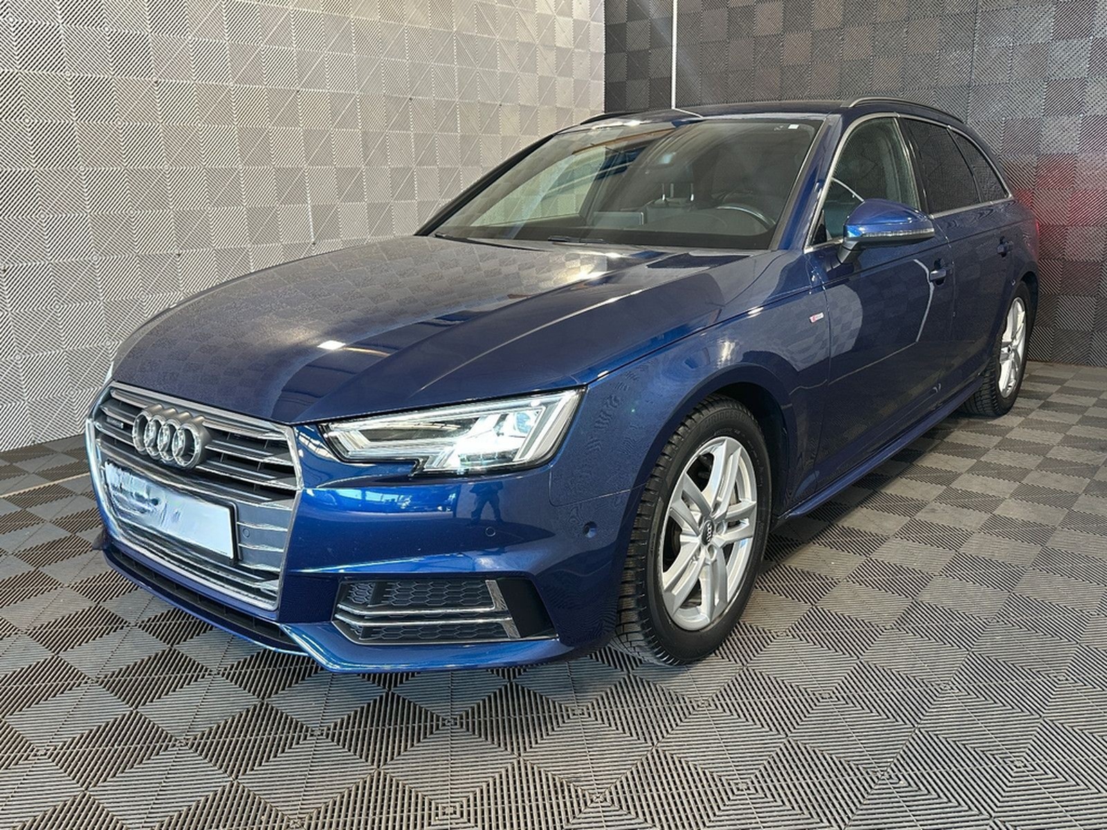 Audi A4 Avant 2.0 TFSI quattro*S LINE*LED-360°-AHK-18 foto 2