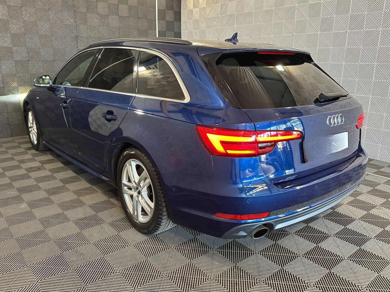 Audi A4 Avant 2.0 TFSI quattro*S LINE*LED-360°-AHK-18 foto 3