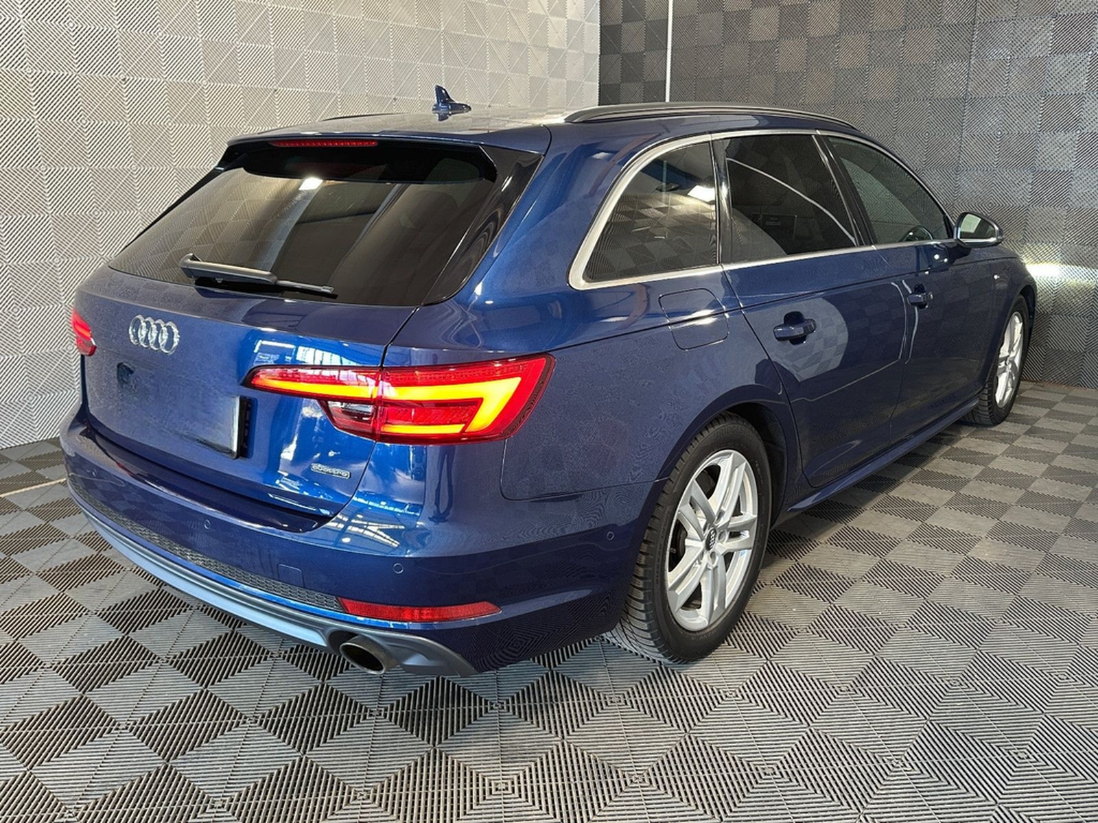 Audi A4 Avant 2.0 TFSI quattro*S LINE*LED-360°-AHK-18 foto 4