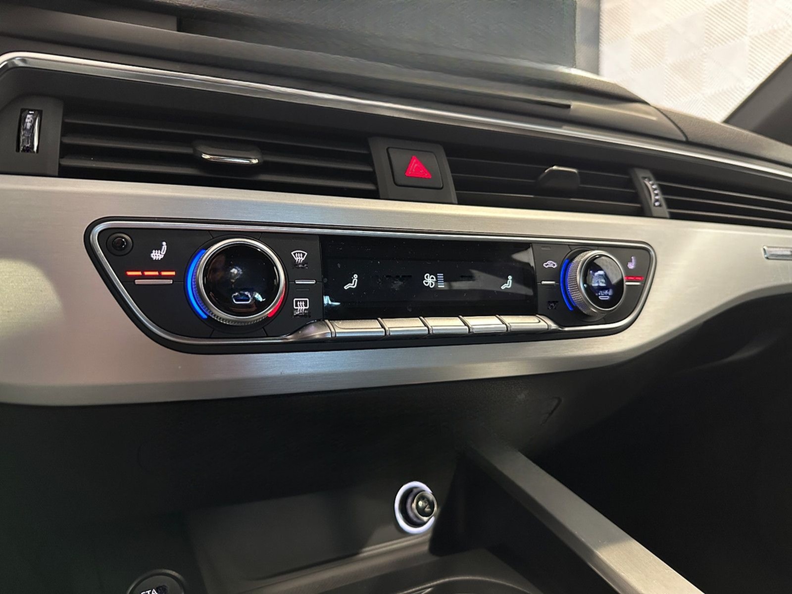 Audi A4 Avant 2.0 TFSI quattro*S LINE*LED-360°-AHK-18 foto 39