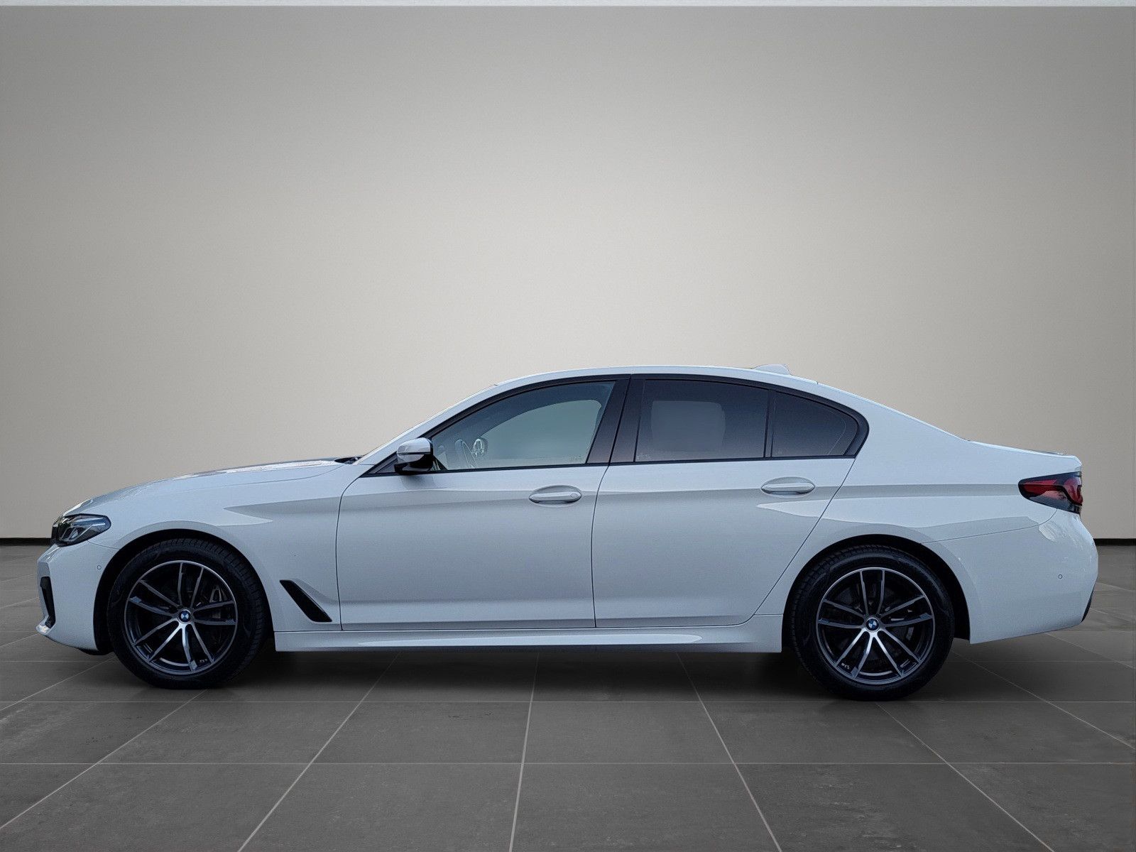 BMW 540 d Lim. xDrive M Sport LASER|HUD|R-KAM|HiFi foto 2
