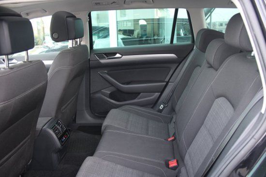 Volkswagen Passat Variant 2.0 TDI Business  AHK DSG LED Nav foto 8