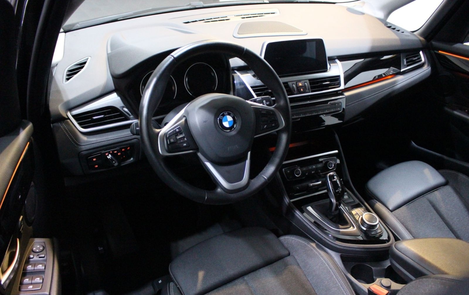 BMW 220 i AT Sport Line 18" LED NAVI AHK SH TOP DE foto 17