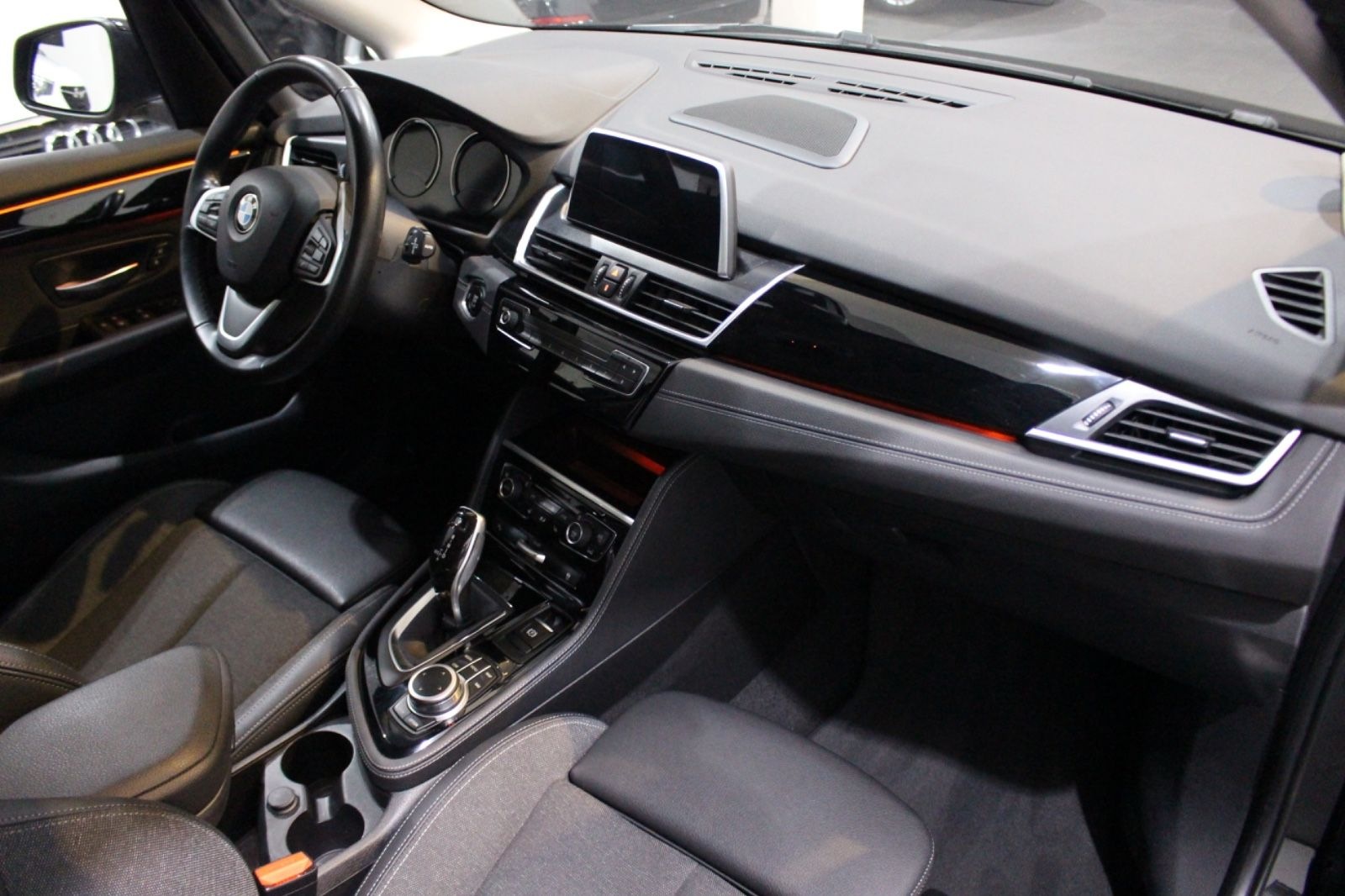 BMW 220 i AT Sport Line 18" LED NAVI AHK SH TOP DE foto 3
