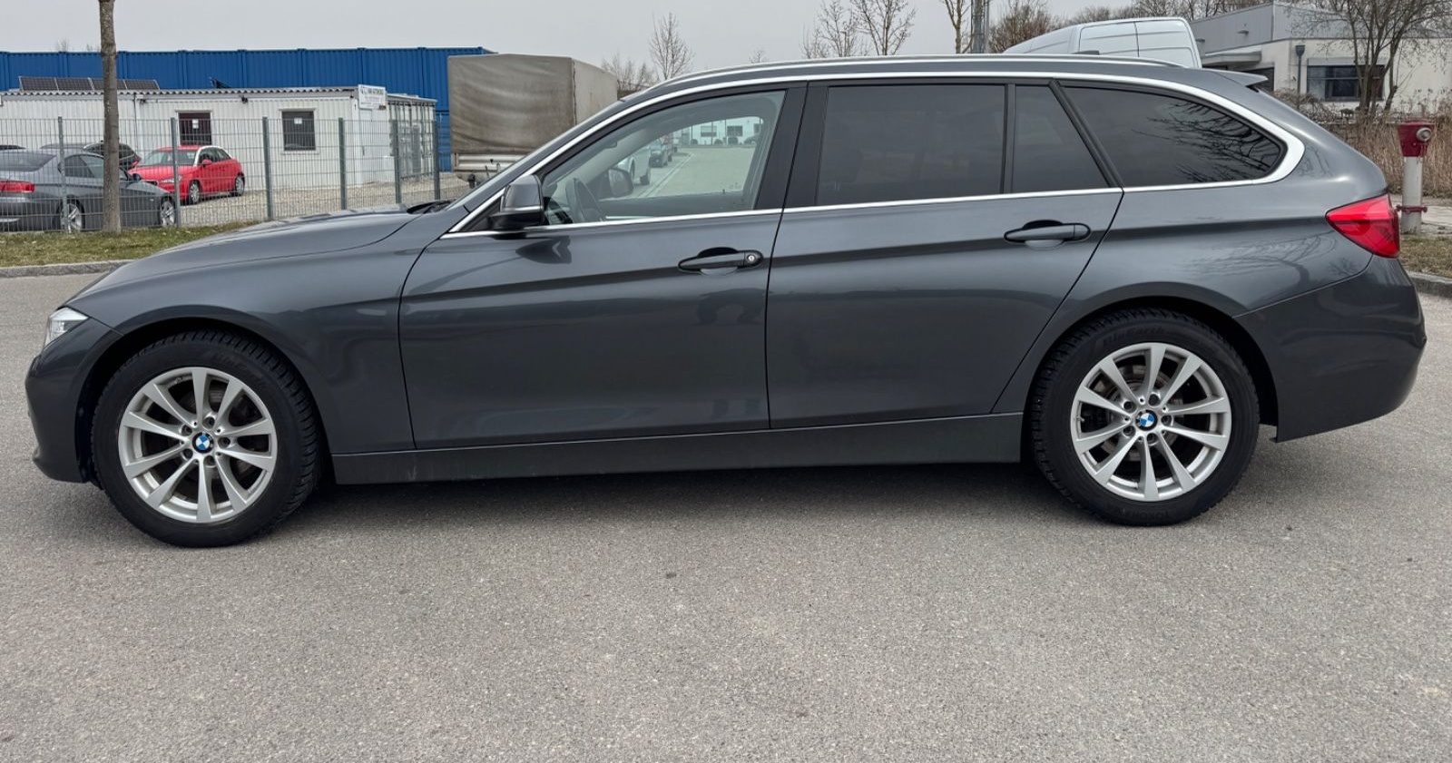 BMW 320d Touring Aut Sport Line ACC AHK Navi LED Spu foto 2