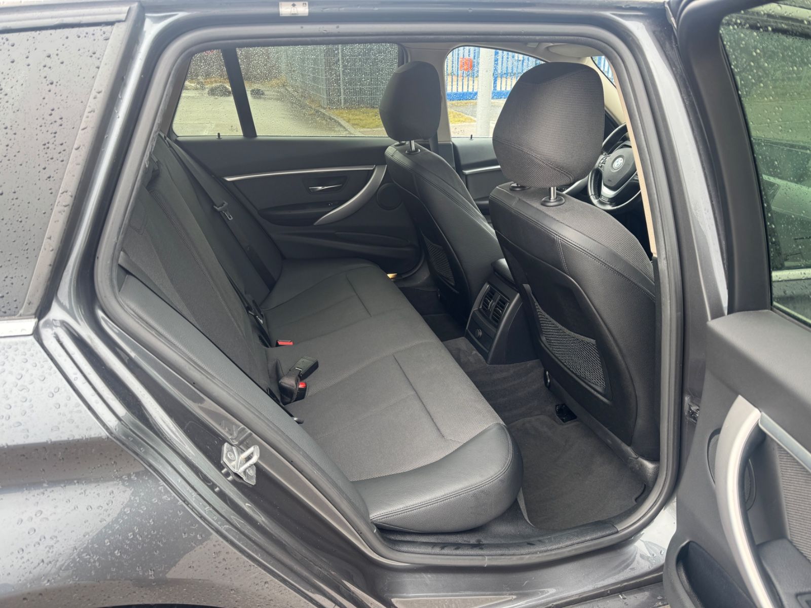 BMW 320d Touring Aut Sport Line ACC AHK Navi LED Spu foto 20