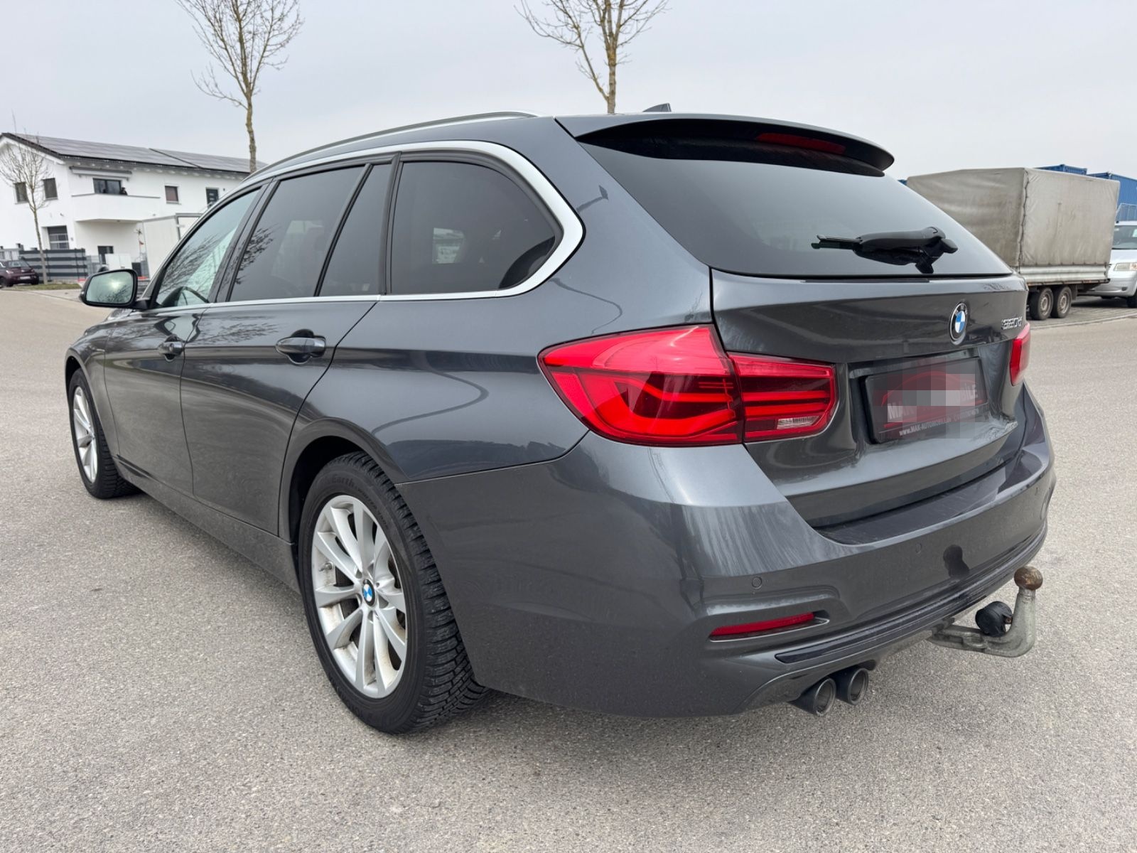 BMW 320d Touring Aut Sport Line ACC AHK Navi LED Spu foto 3