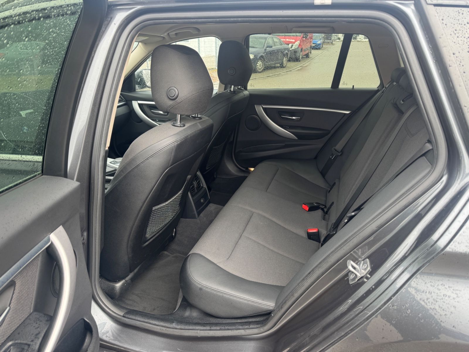 BMW 320d Touring Aut Sport Line ACC AHK Navi LED Spu foto 21