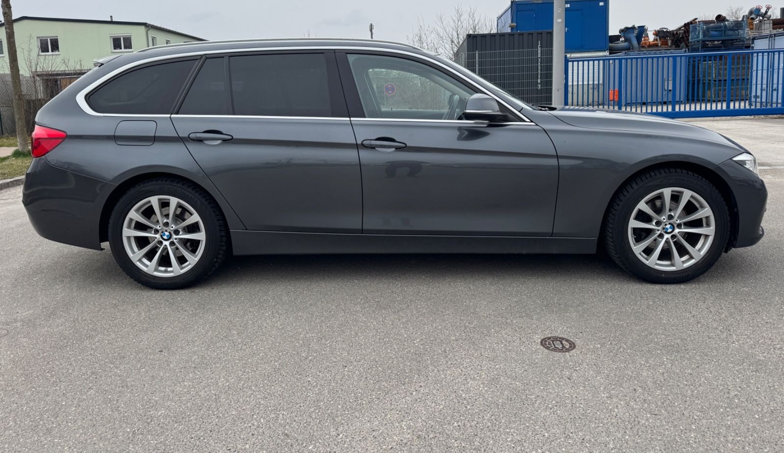 BMW 320d Touring Aut Sport Line ACC AHK Navi LED Spu foto 6