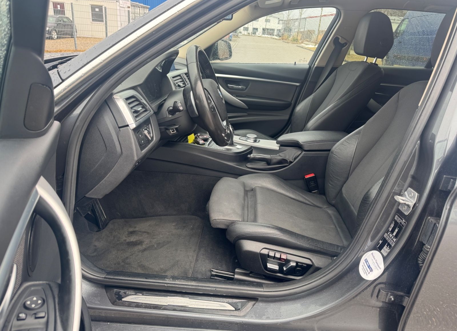 BMW 320d Touring Aut Sport Line ACC AHK Navi LED Spu foto 9