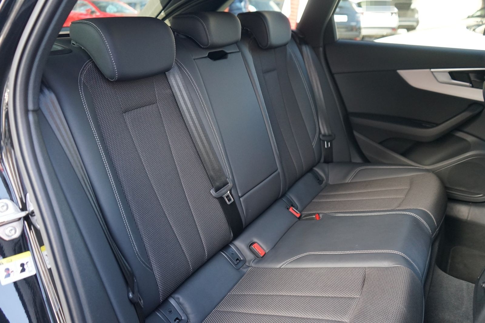 Audi A4 Avant 40 TDI S-Line quattro Aut. LED ACC Navi foto 12