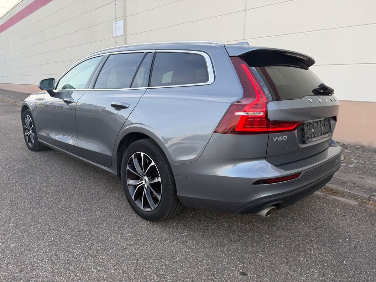 Volvo V60 B3 Momentum Pro - NAVI SHZ LED DAB foto 3
