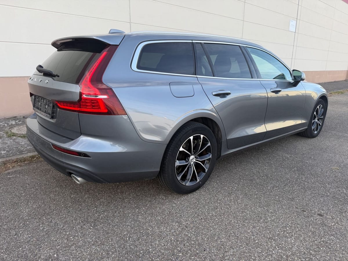 Volvo V60 B3 Momentum Pro - NAVI SHZ LED DAB foto 4