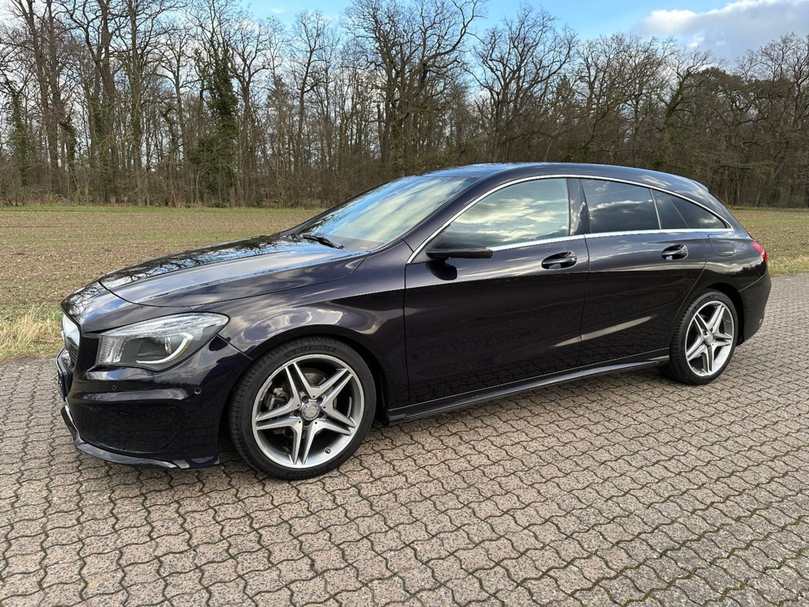 Mercedes-Benz CLA 200 Shooting Brake AMG Line Sonderlack foto 2