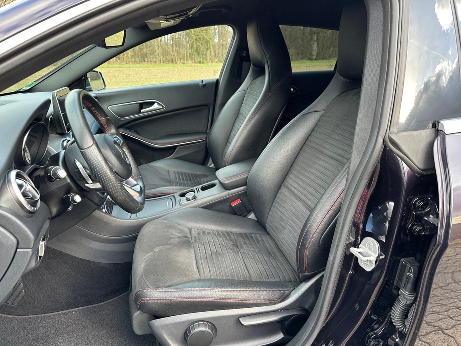 Mercedes-Benz CLA 200 Shooting Brake AMG Line Sonderlack foto 11