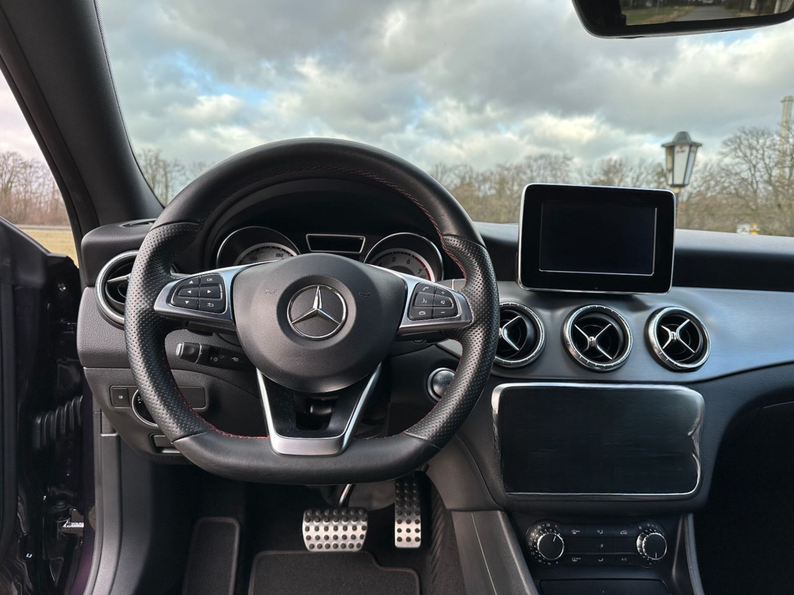 Mercedes-Benz CLA 200 Shooting Brake AMG Line Sonderlack foto 14