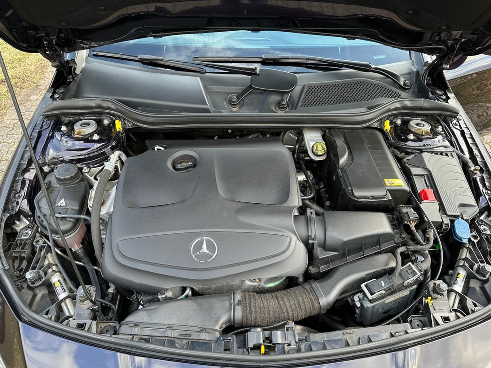 Mercedes-Benz CLA 200 Shooting Brake AMG Line Sonderlack foto 17