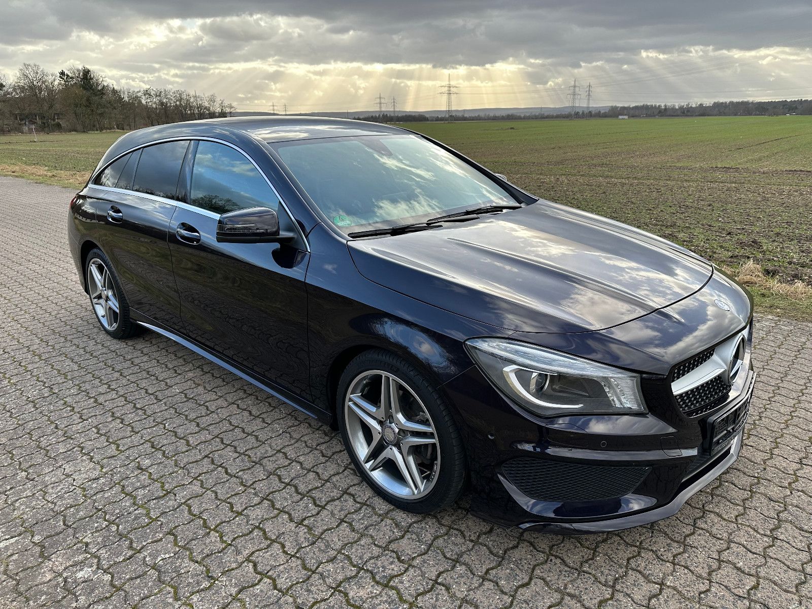Mercedes-Benz CLA 200 Shooting Brake AMG Line Sonderlack foto 5