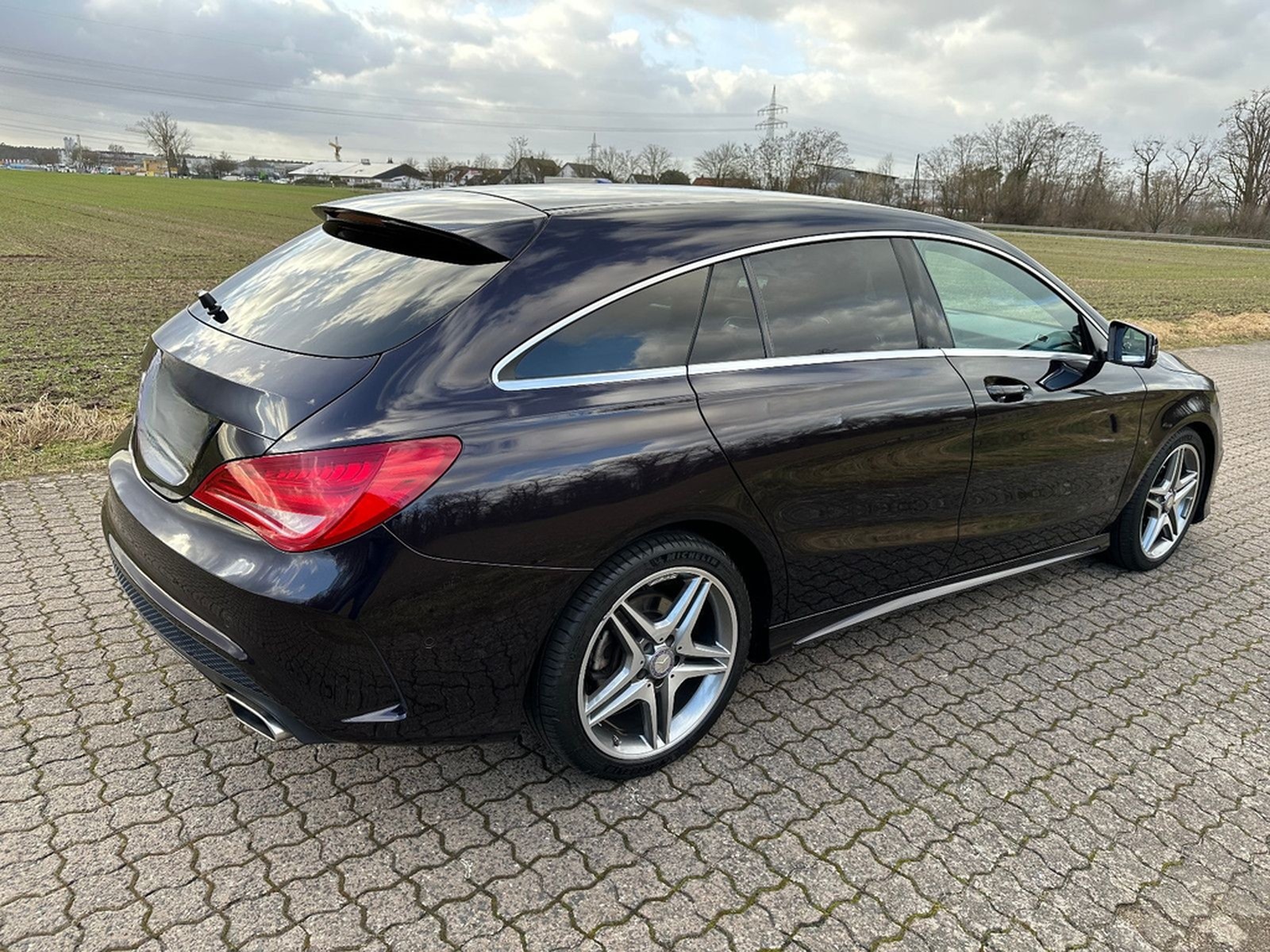 Mercedes-Benz CLA 200 Shooting Brake AMG Line Sonderlack foto 7