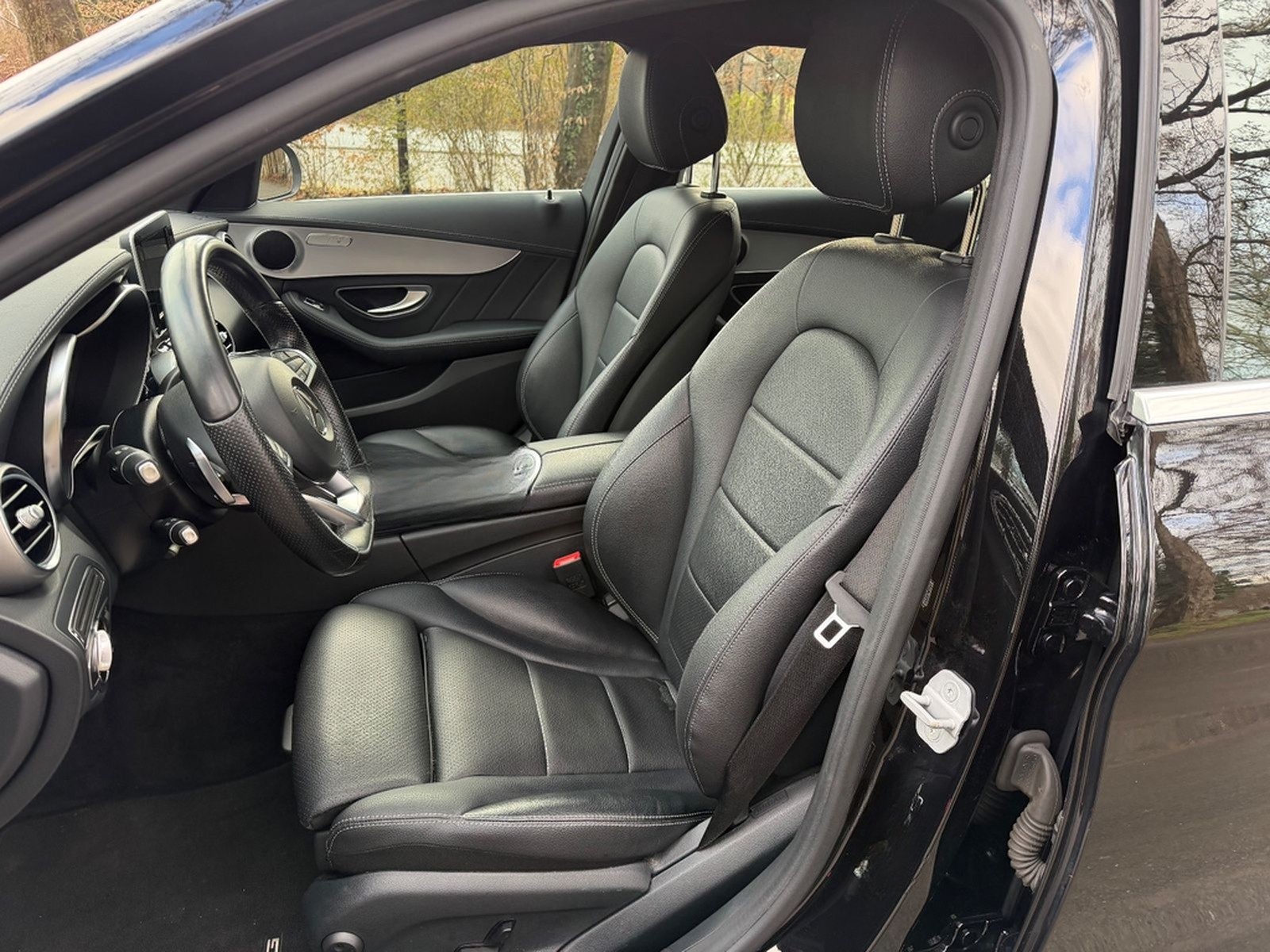 Mercedes-Benz C 200 T CGI AMG Line Automatik wenig km foto 11