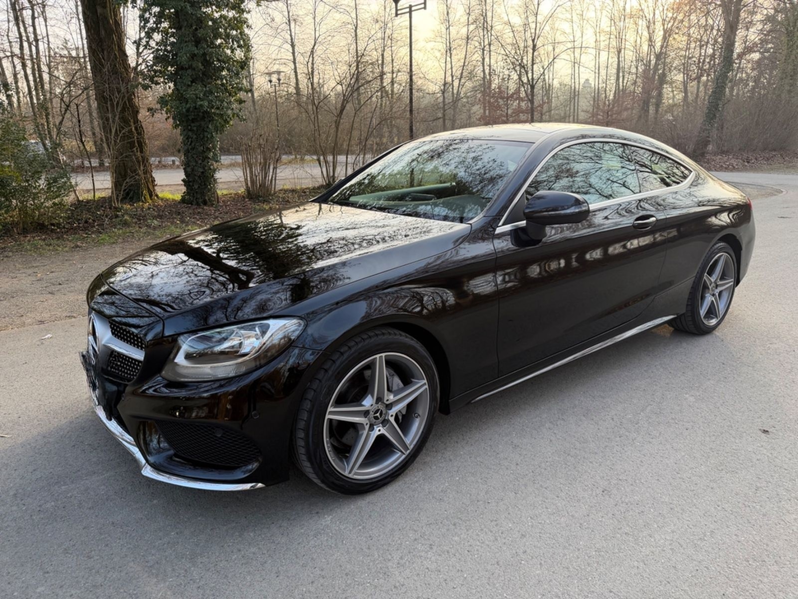 Mercedes-Benz C 180 Coupé AMG Line Panorama Automatik foto 2