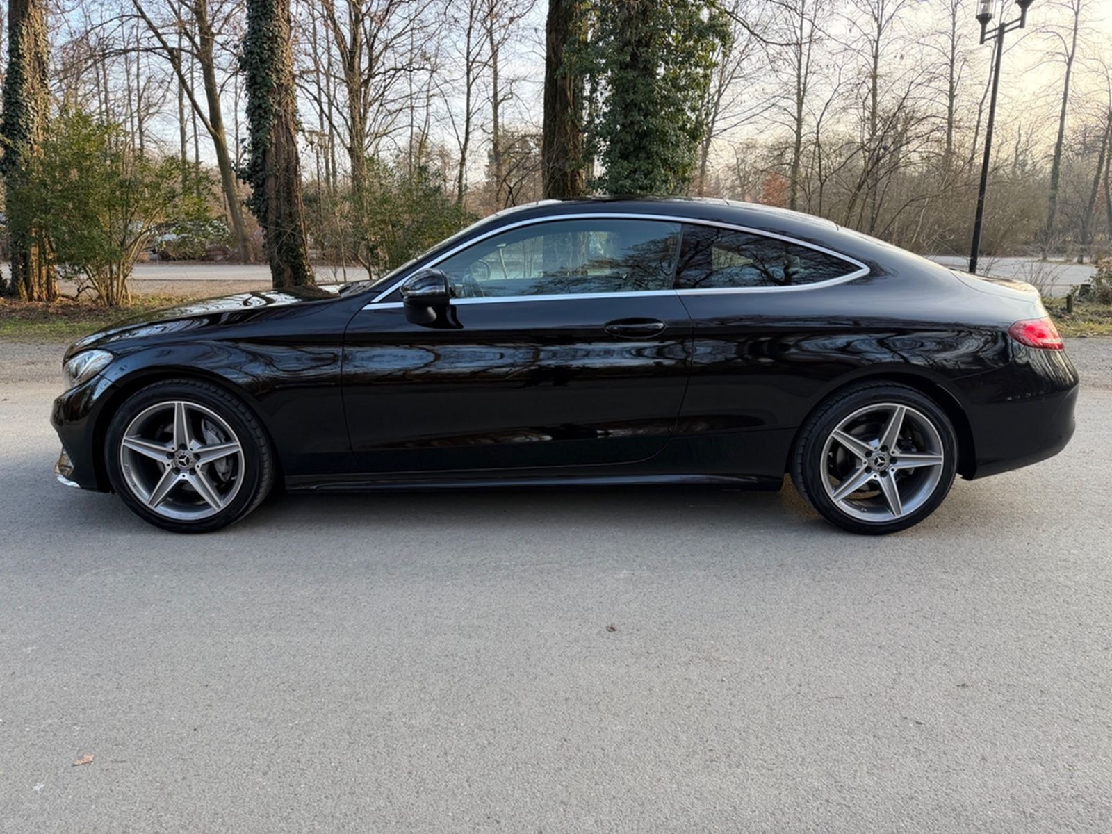 Mercedes-Benz C 180 Coupé AMG Line Panorama Automatik foto 10
