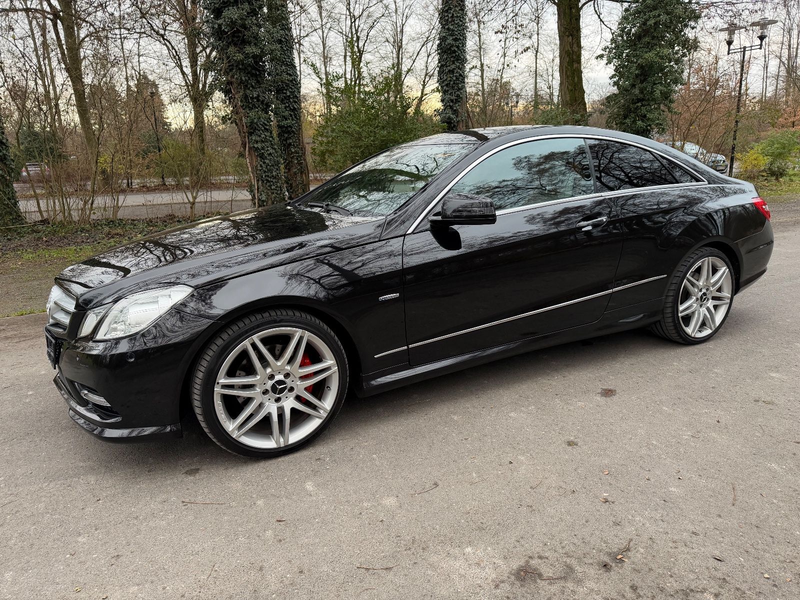 Mercedes-Benz E 350 Coupe AMG-Line Super Optik wenig km foto 2