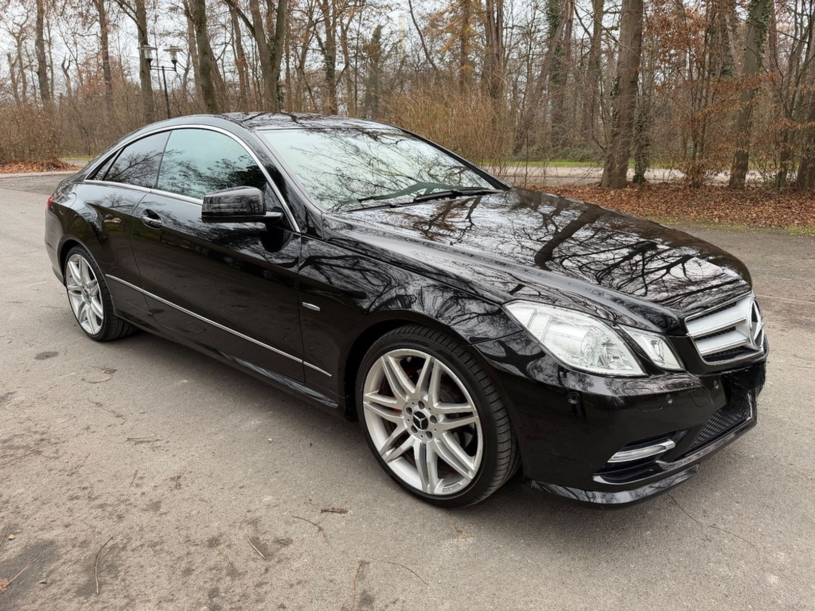 Mercedes-Benz E 350 Coupe AMG-Line Super Optik wenig km foto 5