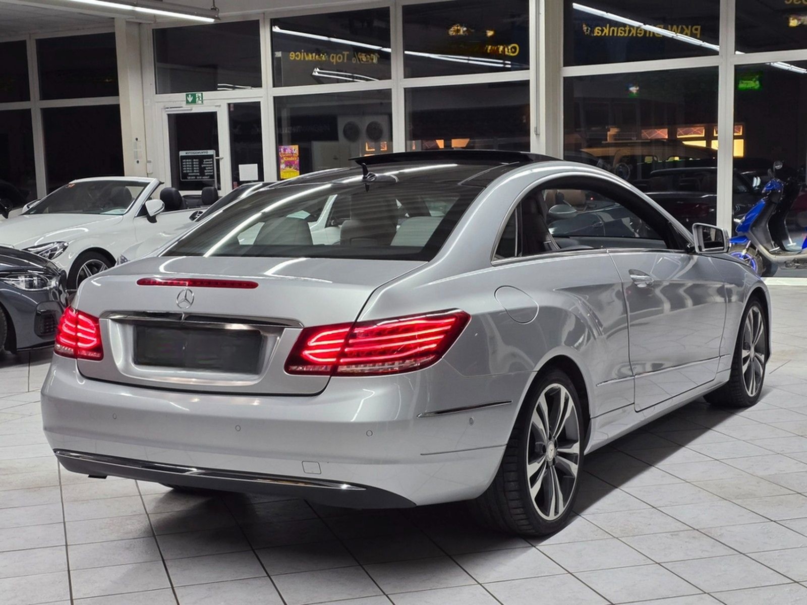 Mercedes-Benz E 350 Coupe 4Matic*PANO*ILS*2.HD*RFK*117TKM*NAVI foto 6