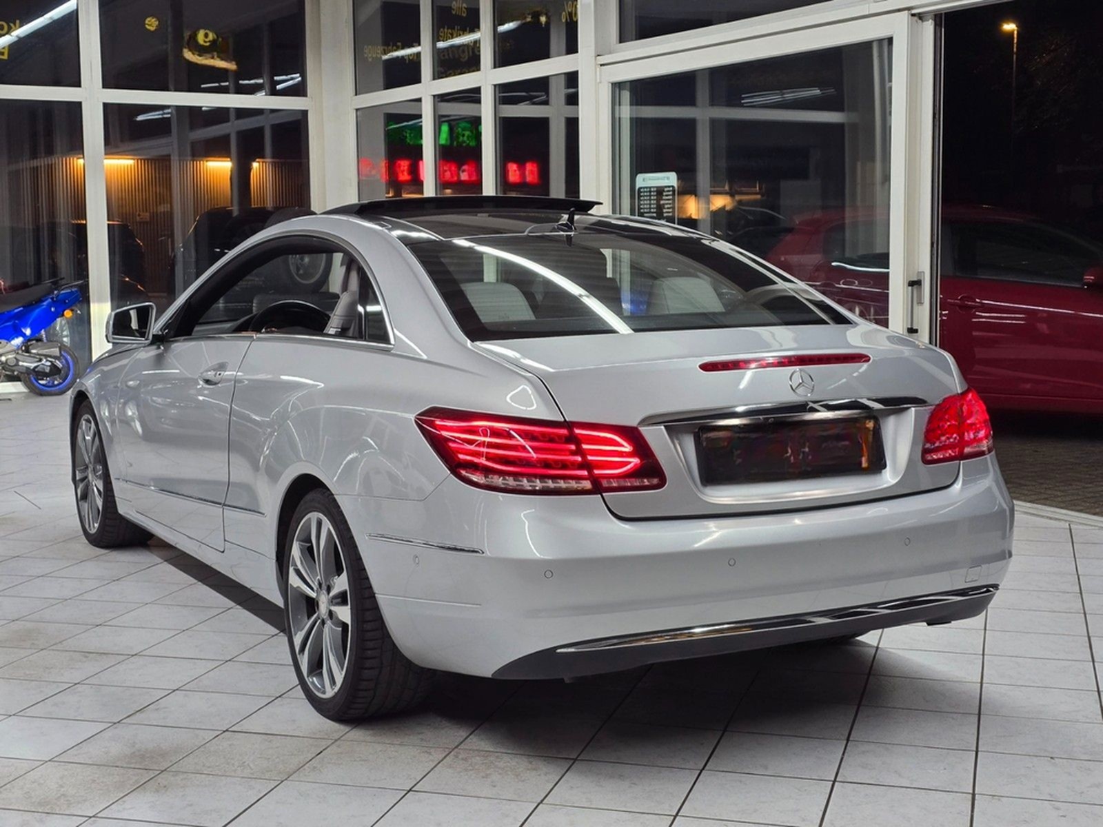 Mercedes-Benz E 350 Coupe 4Matic*PANO*ILS*2.HD*RFK*117TKM*NAVI foto 8