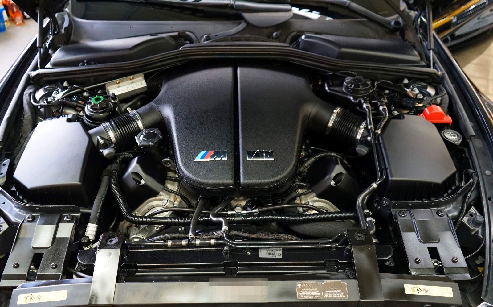 BMW M6 Coupé E63 als Handschalter mit Head Up foto 17