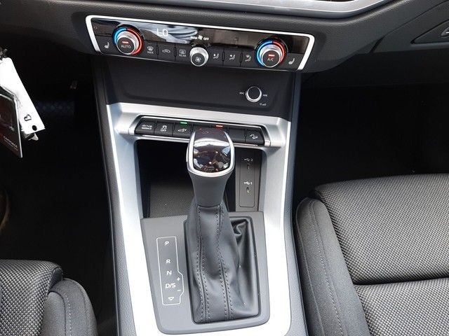 Audi Q3 45TFSIe AHK Navi StdHz eleHeck Sportsitze 18" foto 16