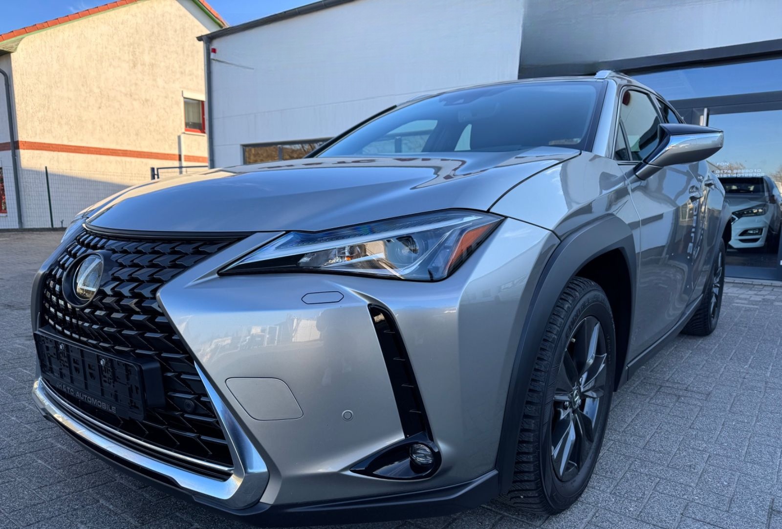 Lexus UX 200 Luxury Line/ACC/LED/Sitzh/Navi/Kamera