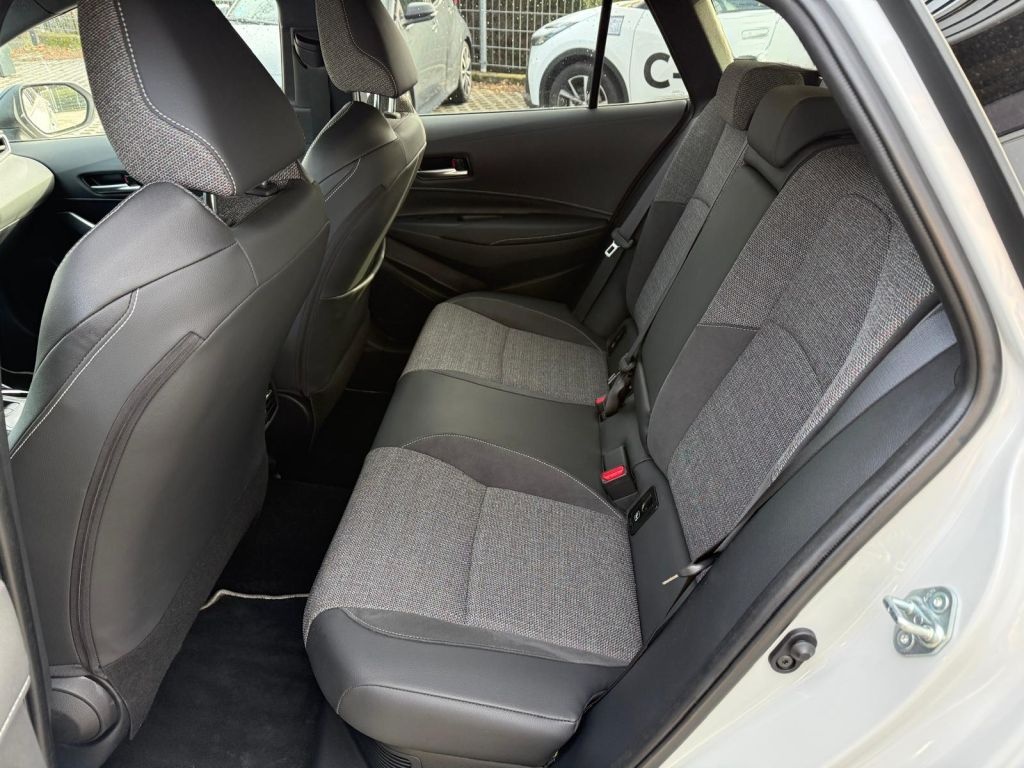 Toyota Corolla 1.8 Hybrid Touring Sports Teamplayer foto 10