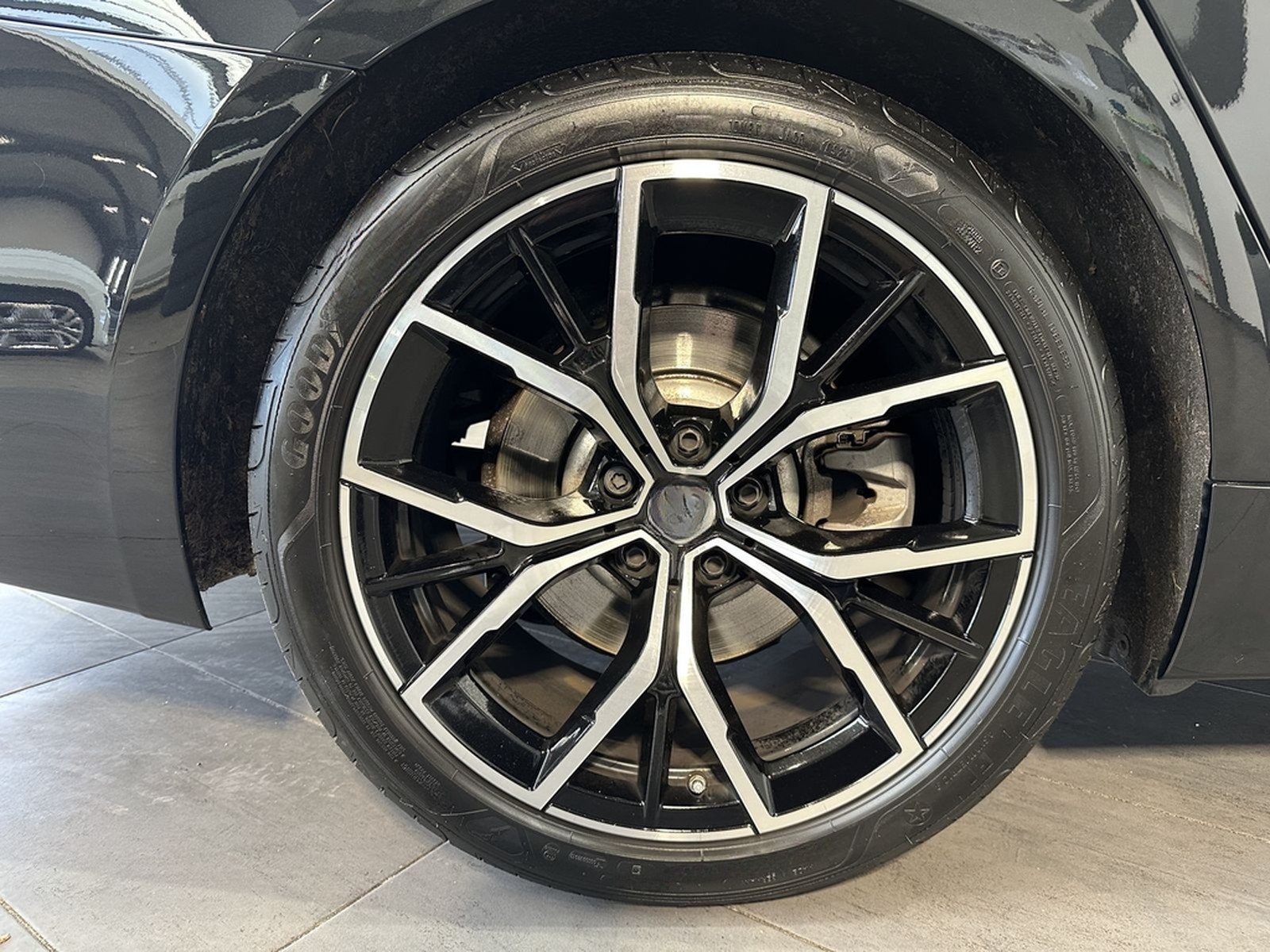 BMW 520d Touring M-Sport NAV+LED+KAMERA+HIFI+19ZO+PP foto 3