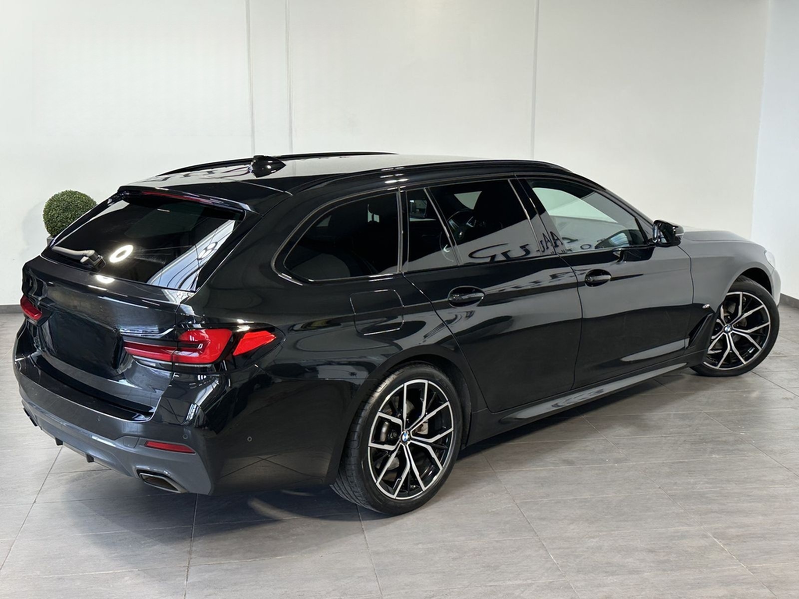 BMW 520d Touring M-Sport NAV+LED+KAMERA+HIFI+19ZO+PP foto 5