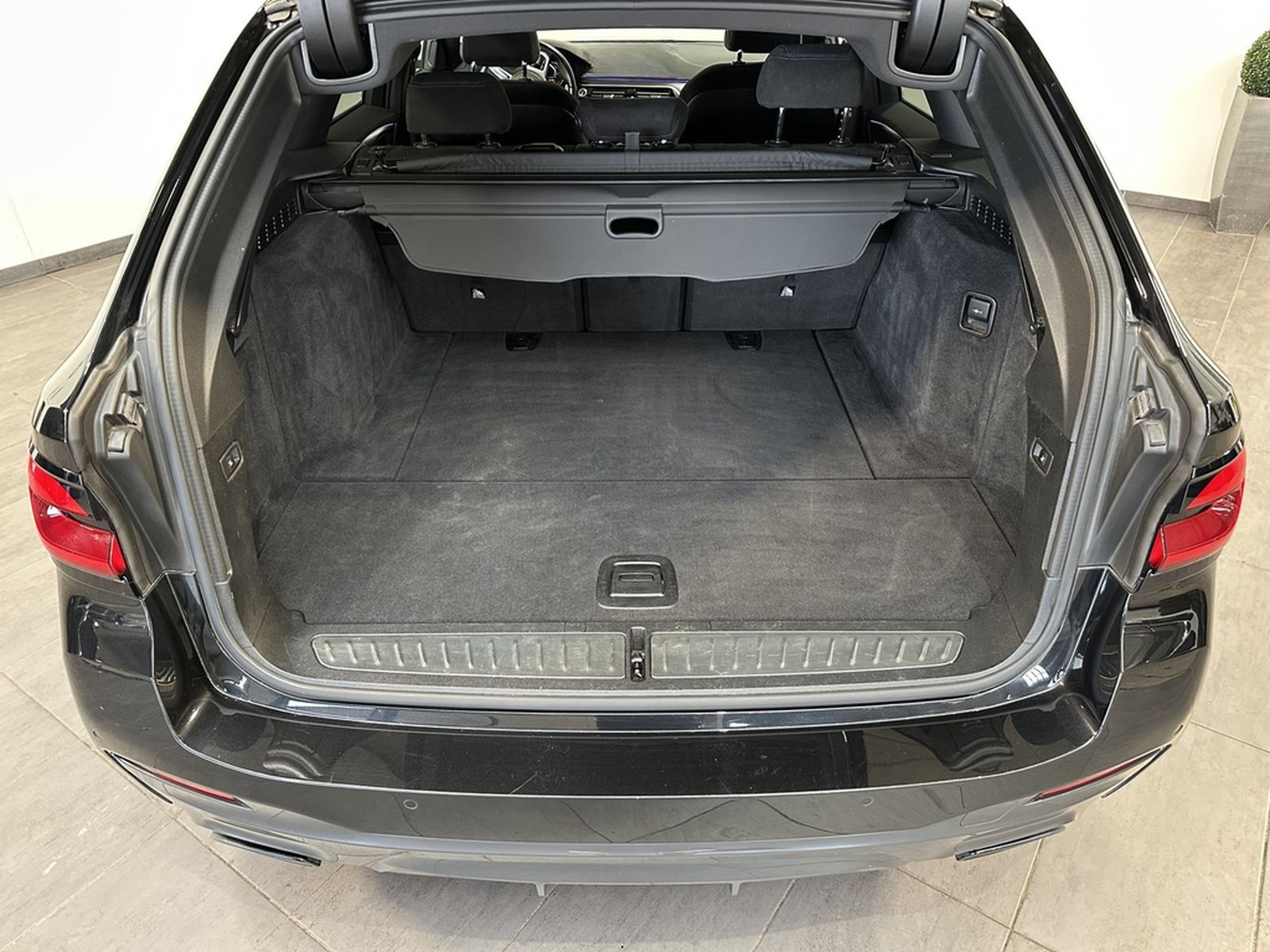 BMW 520d Touring M-Sport NAV+LED+KAMERA+HIFI+19ZO+PP foto 6